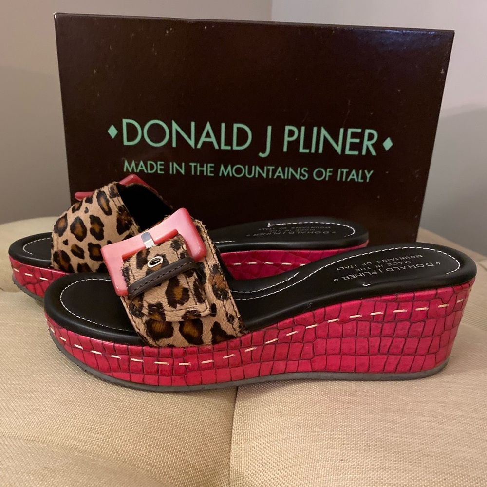 Donald J Pliner Fushia/Leopard sandals